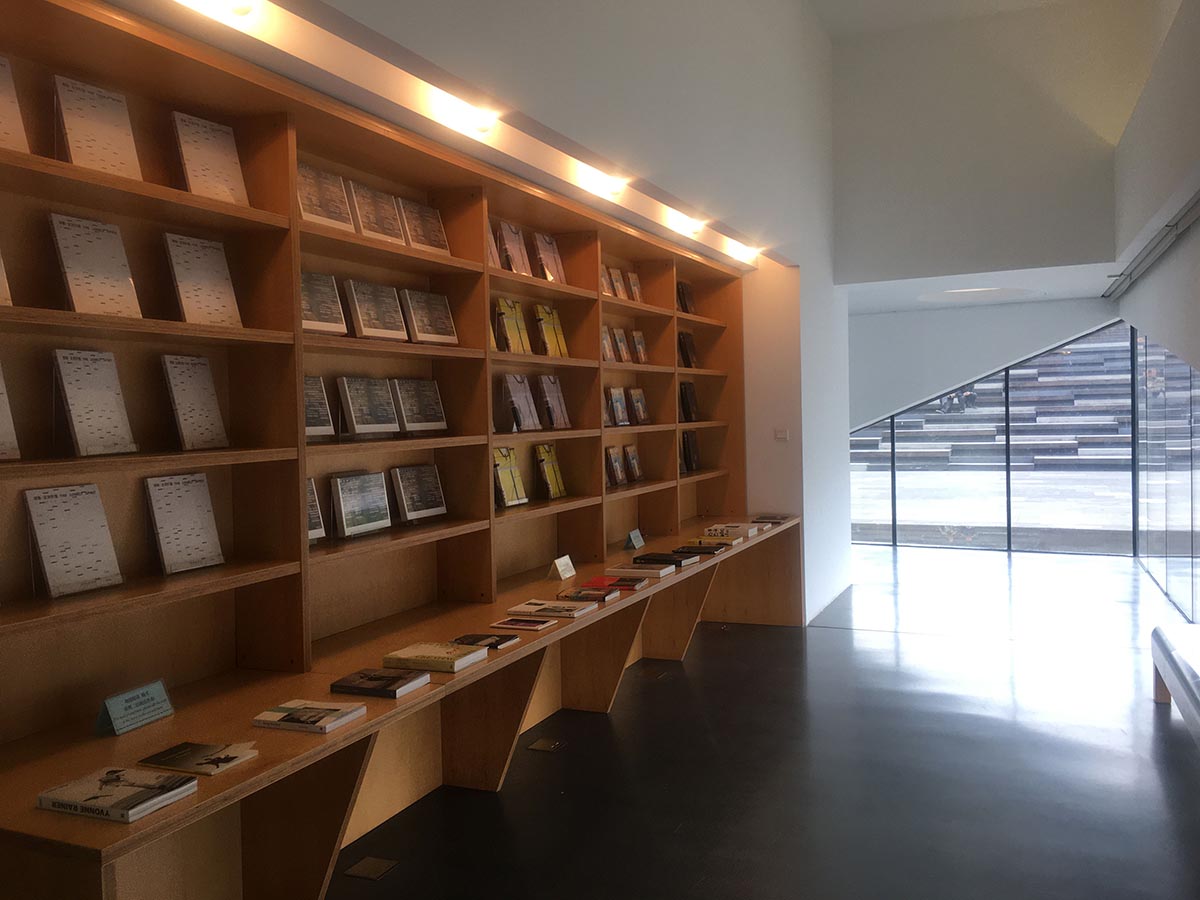 images/art/2019-11-03 中间美术馆/13.jpg